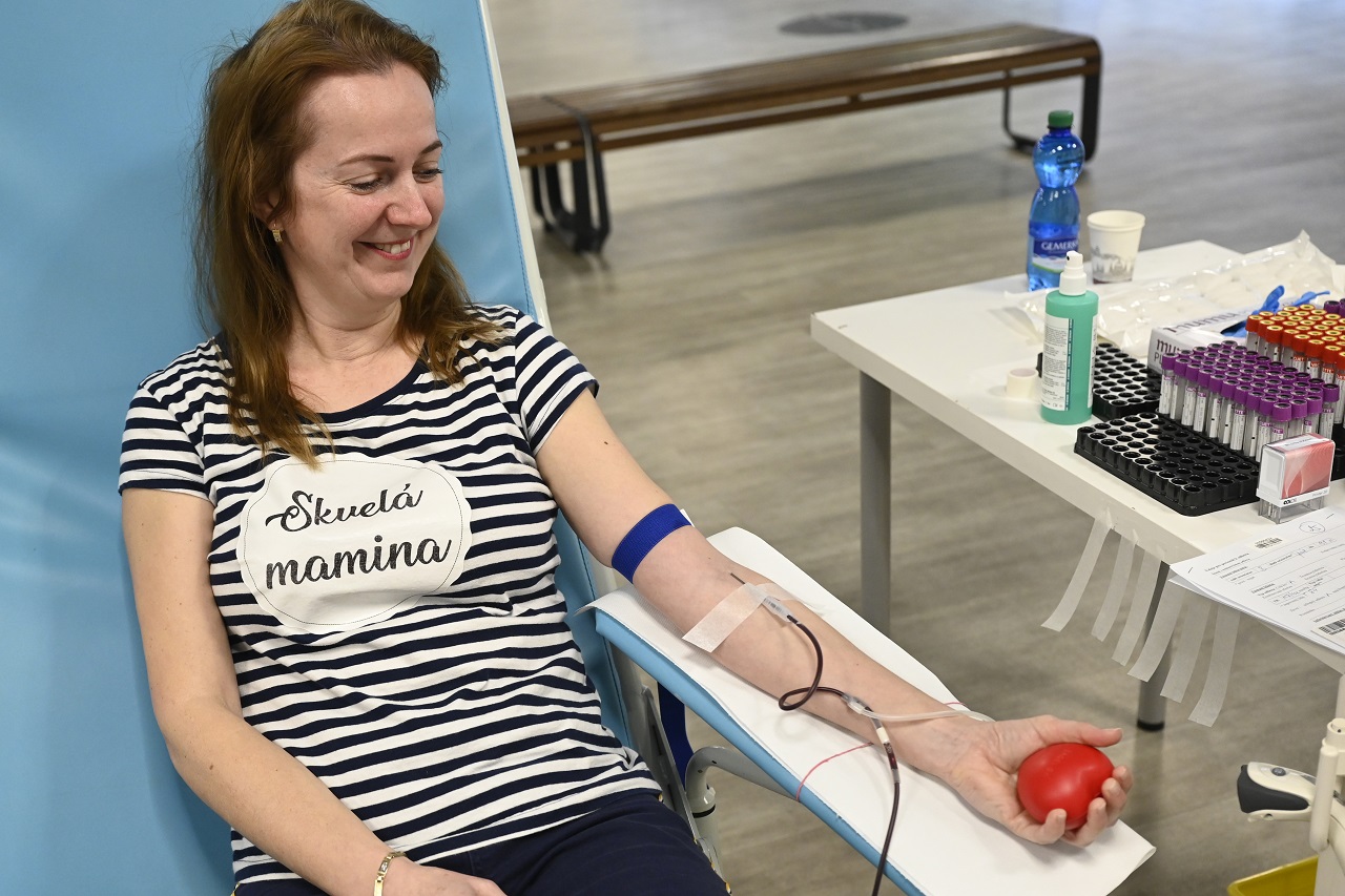 Začala sa Valentínska kvapka krvi, opäť vyzýva na darovanie