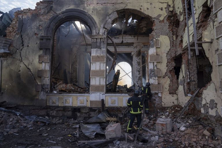 Ruské rakety zničili kostol a železničnú stanicu v meste Kosťantynivka na východe Ukrajiny