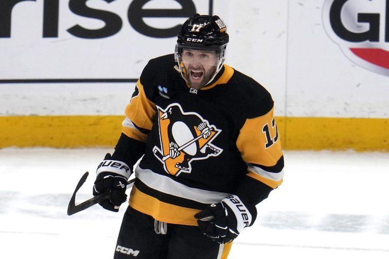 Flyers Penguins Hockey Bryan Rust