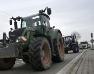 Celoslovenský protest farmárov a gazdov v Michalovciach, ktorí smerujú na hraničný priechod s Ukrajinou vo Vyšnom Nemeckom