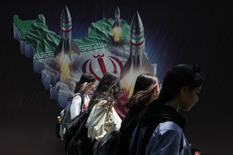 Denný žvot v Iráne - raketové bilboardy