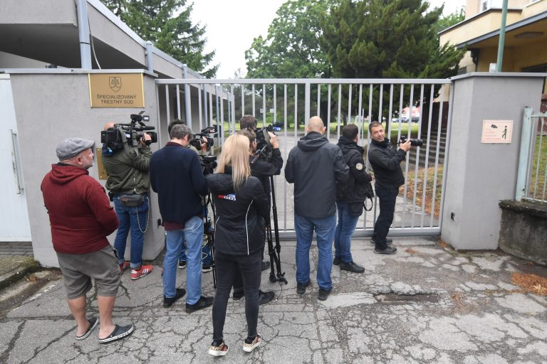 Prokurátor navrhuje väzbu pre obvineného zo streľby na premiéra, rozhodne ŠTS