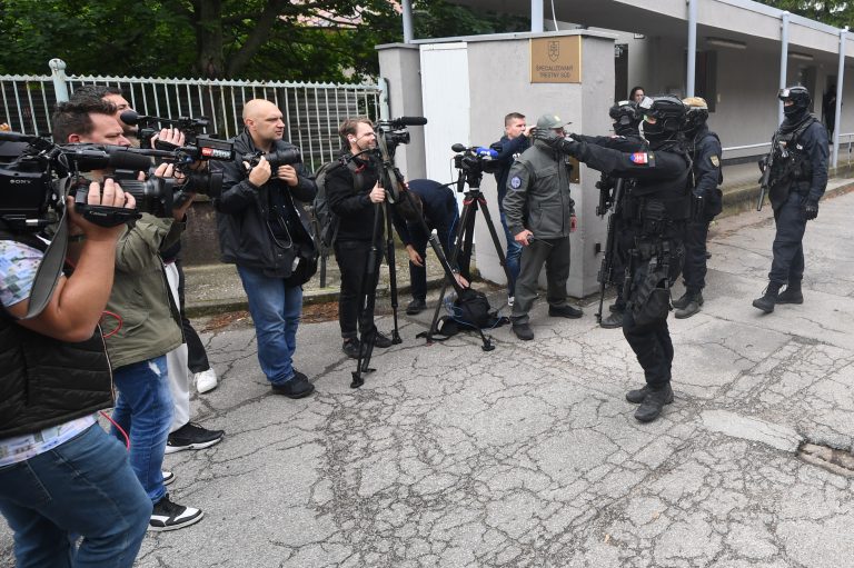 Prokurátor navrhuje väzbu pre obvineného zo streľby na premiéra, rozhodne ŠTS