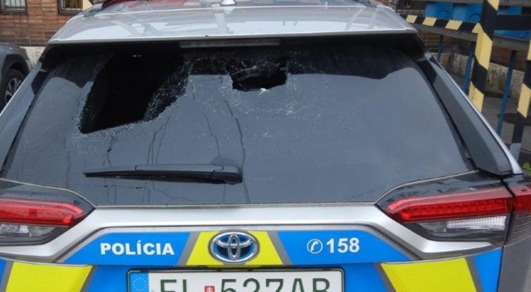 žilinská polícia zadržala muža podozrivého z poškodenia služobného auta