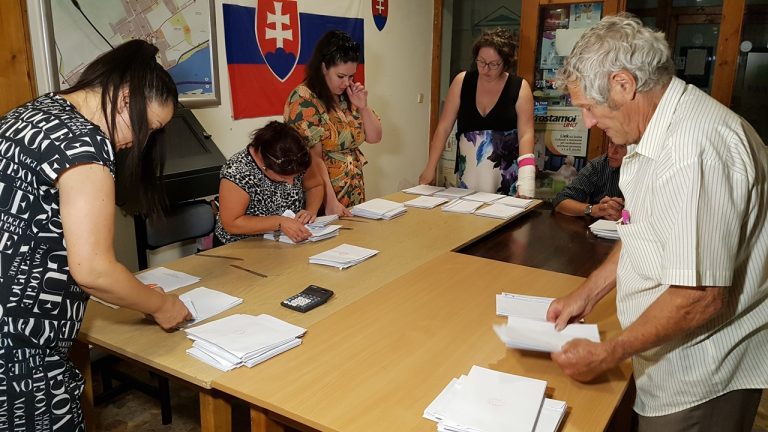 VoľbyEP24: Komisie začínajú sčítavať hlasy, väčšina miestností sa zatvorila