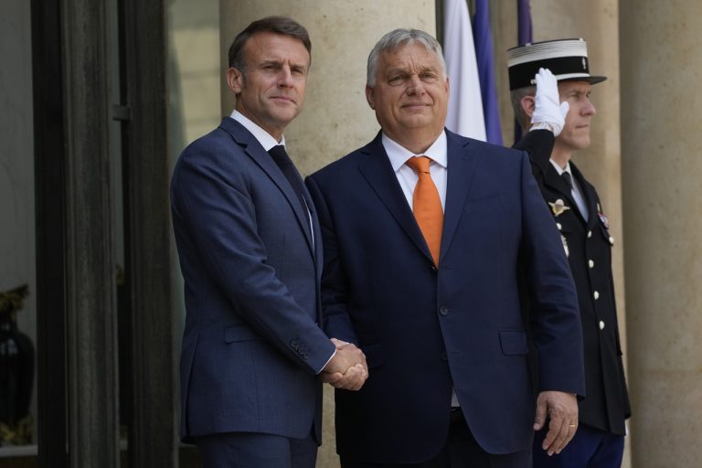 Orbán vo Francúzsku