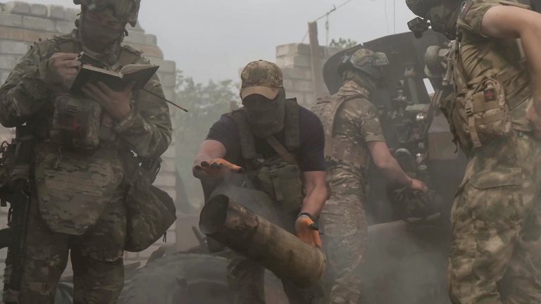 Russia Ukraine ruskí vojaci húfnica Msta-B