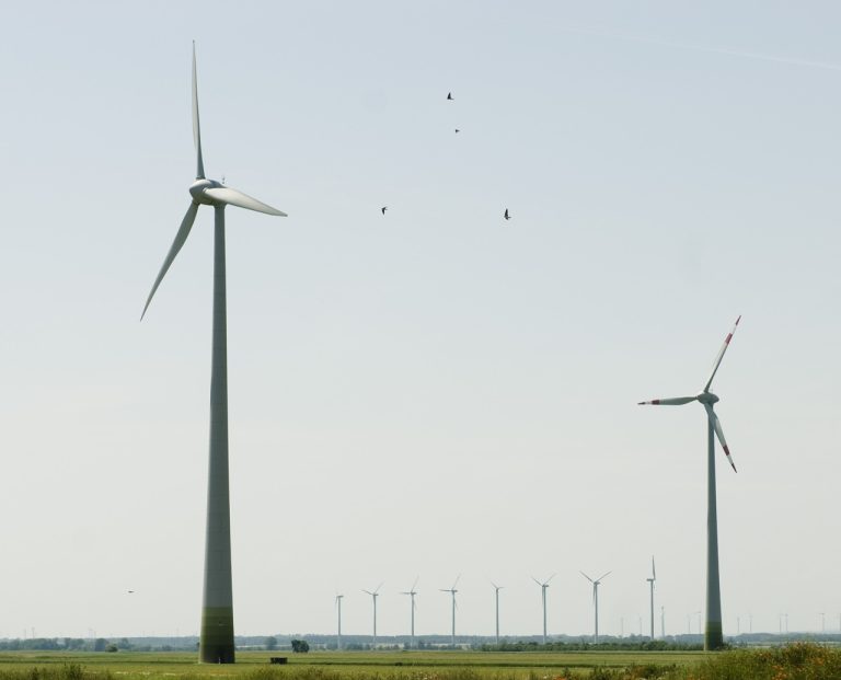 rakúsky veterný park generátor veterná turbína vrtule elektrina ekologická výroba životné prostredie