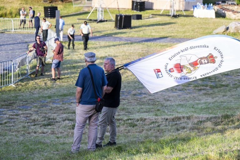 Celonárodné oslavy príchodu sv. Cyrila a Metoda na územie dnešného Slovenska na hrade Devín