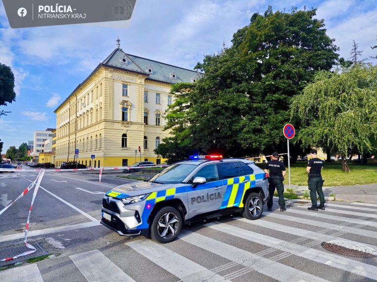 bombová hrozba súdy policajti