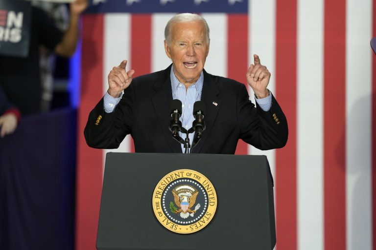 Biden na zhromaždení vo Wisconsine opätovne uistil, že z volieb neodstúpi