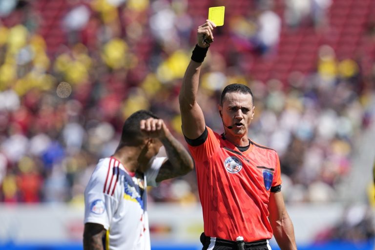 Copa America Soccer Ecuador Venezuela Wilmar Roldan