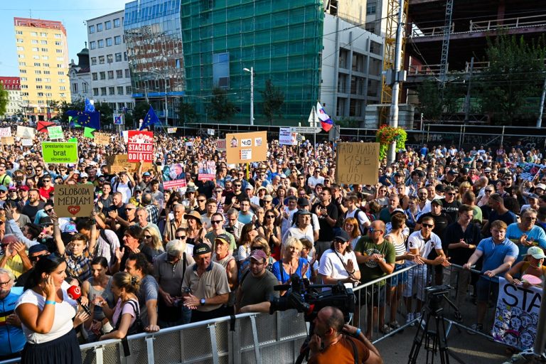 Protest opozičných strán SaS a PS na Námestí SNP v Bratislave