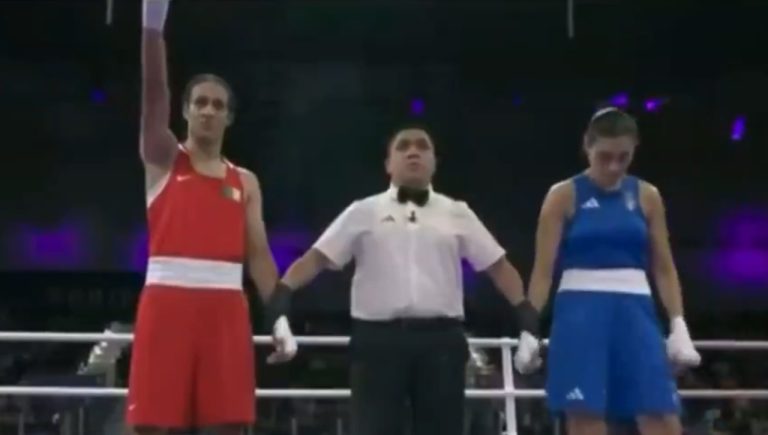 boxerky Talianka Angela Cariniová a Alžírčanka Imane Khelifová