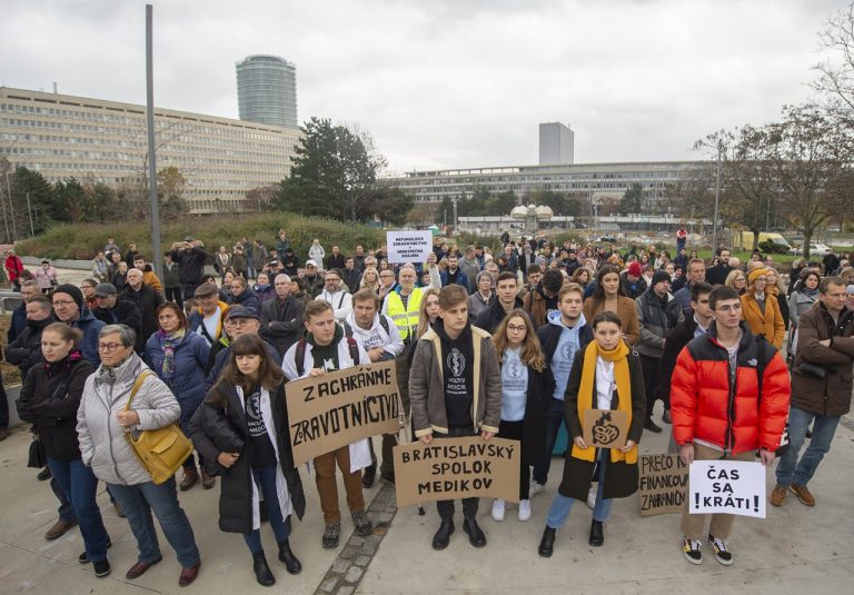 Protest Lekárskeho odborového zdruenia - Zachráňme zdravotníctvo