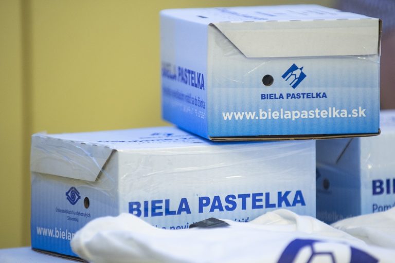 Eliška Fričovská Tomáš Bako Michal Tkáčik Biela pastelka