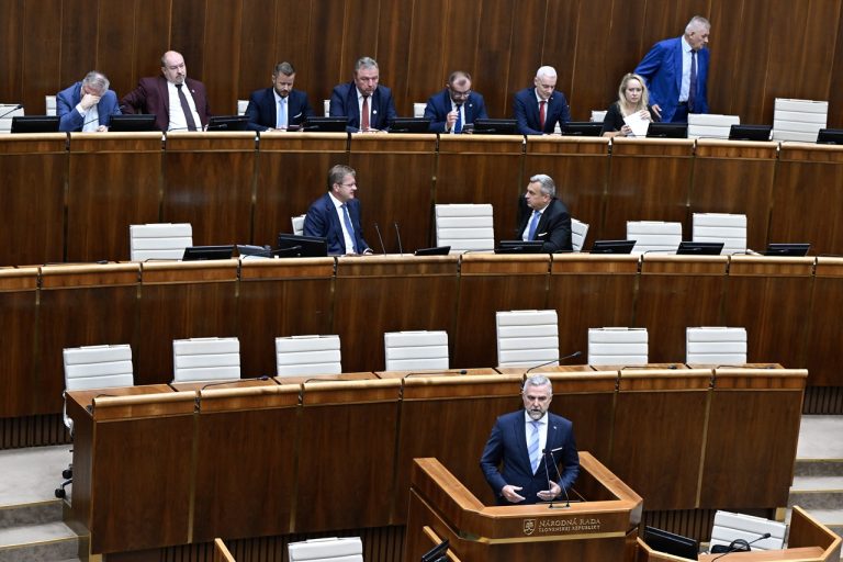 Začala sa mimoriadna schôdza k odvolávaniu podpredsedu parlamentu Šimečku - Tibor Gašpar