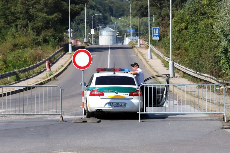 Most ponad R1 pri vstupe do Banskej Bystrice pre havarijný stav uzavreli