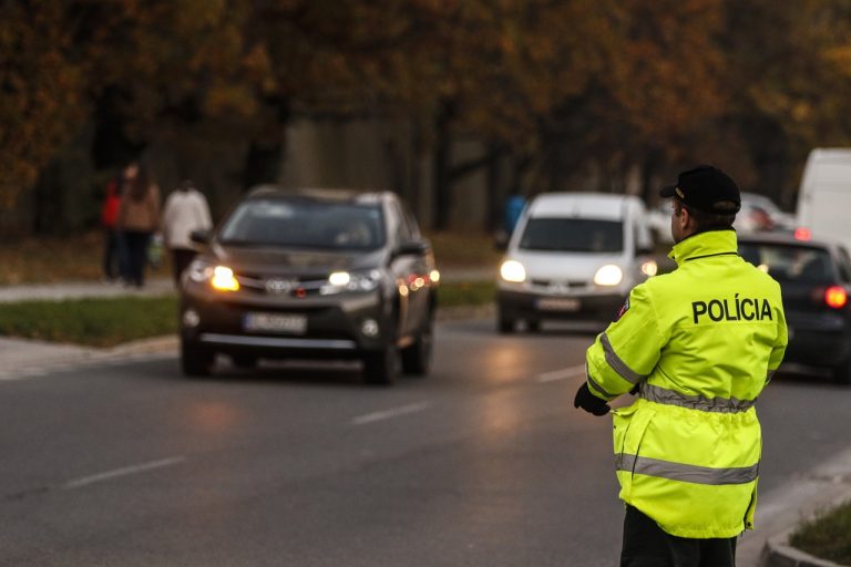 polícia cestná dušičky