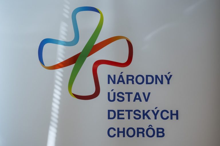 logo Národného ústavu detských chorôb (NÚDCH)