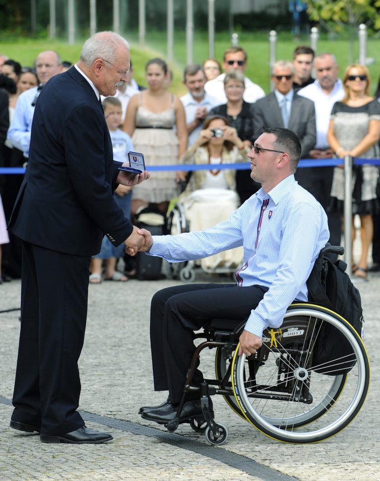 slovenský prezident Ivan Gašparoviè slovenský paralympionik Peter Kaščák