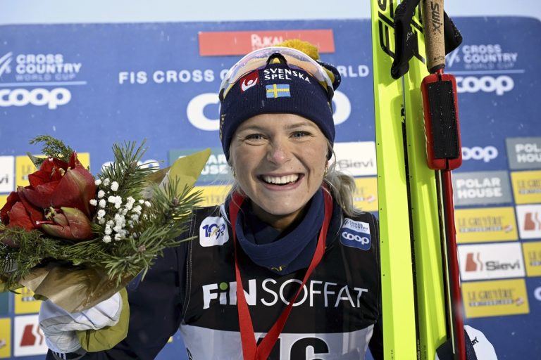 švédka Frida Karlssonová triumfovala na 10 km v Ruke, Johaugová druhá