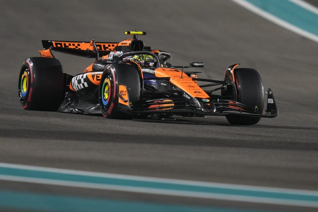 Brit Lando Norris vyhral kvalifikáciu v Abú Zabí pred Piastrim a Sainzom