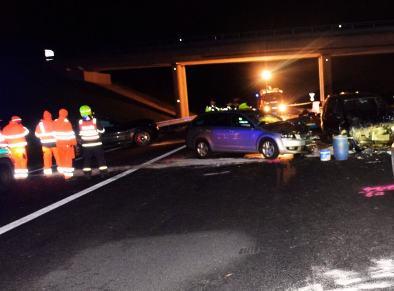 Pri dopravnej nehode na R2 zahynuli dve ženy, piati ľudia sa zranili