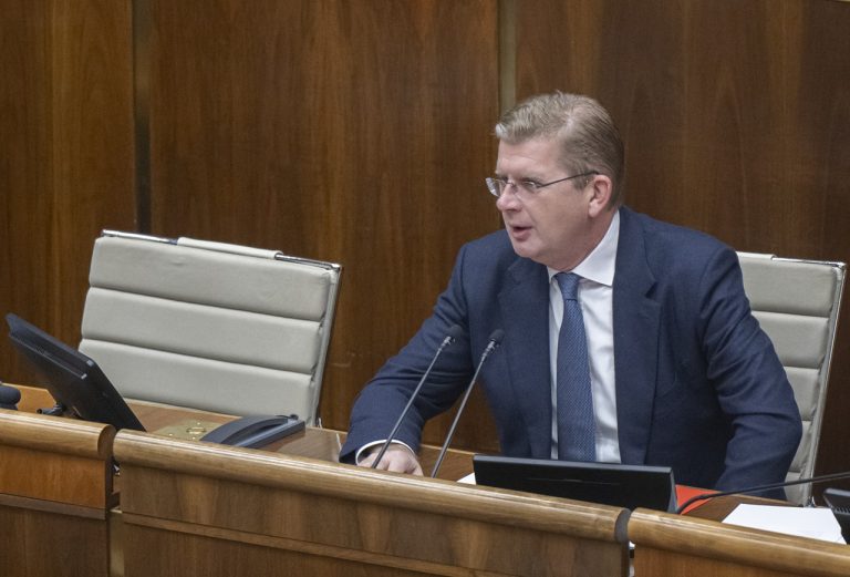 Mimoriadna schôdza k návrhu na odvolanie ministra vnútra Matúša Šutaja Eštoka (Hlas-SD)