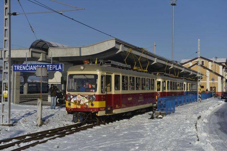 trojkráľová električka v Trenčianskej Teplej