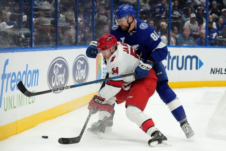 Hurricanes_Lightning_Hockey Černák