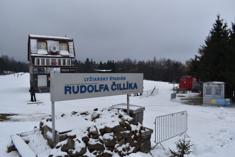 Kremnica: Nedostatok prírodného snehu trápi aj bežkárov na Skalke