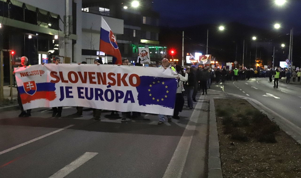 Protestné zhromaždenie Slovensko je Európa na Námestí Slobody v Banskej Bystrici