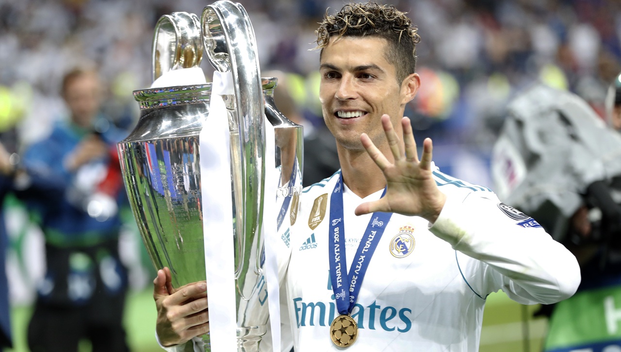 Futbalista Cristiano Ronaldo oslavuje 40. narodeniny