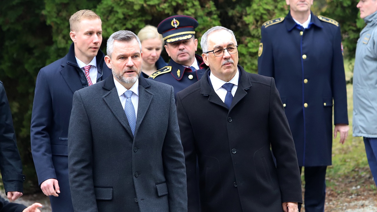 Prezident SR Peter Pellegrini položil vence na ústrednom vojenskom cintoríne