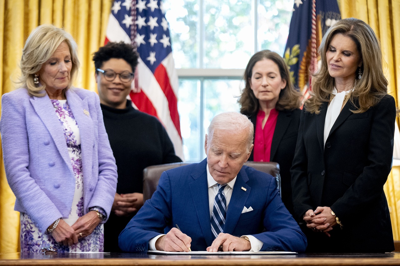 US Presidents AP Photo Coverage Biden podpis podpisuje